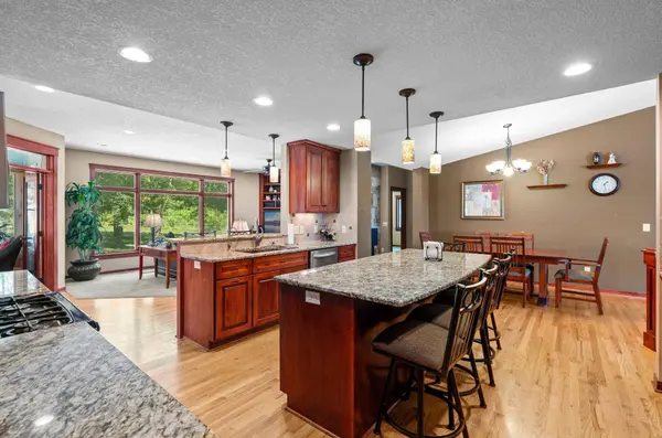 11512 Dale RD, Woodbury, MN 55129