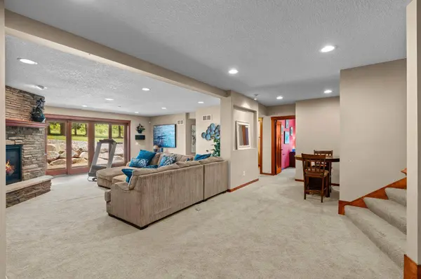 11512 Dale RD, Woodbury, MN 55129