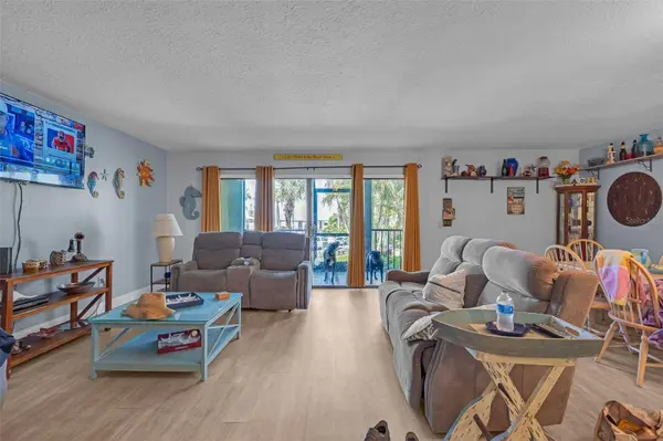 4255 GULF DR #111, Holmes Beach, FL 34217