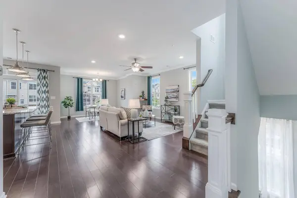 23266 SOUTHDOWN MANOR TER #105, Ashburn, VA 20148