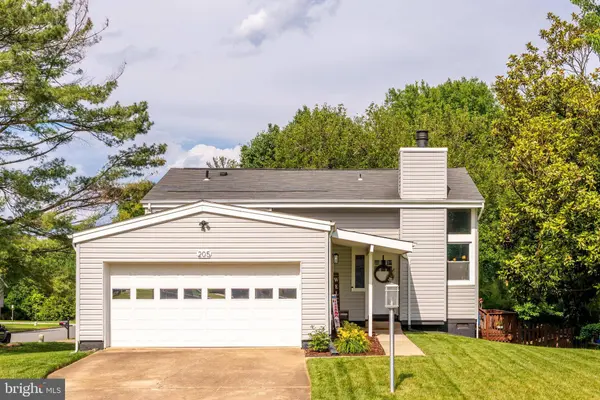 205 MAGNOLIA CT, Sterling, VA 20164