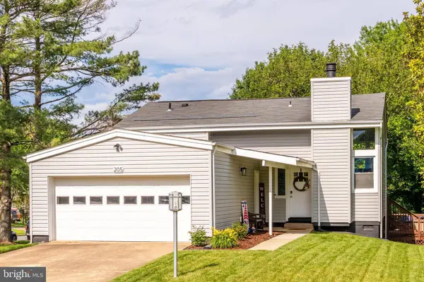 205 MAGNOLIA CT, Sterling, VA 20164