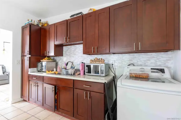 5484-88 Santa Margarita Street, San Diego, CA 92114