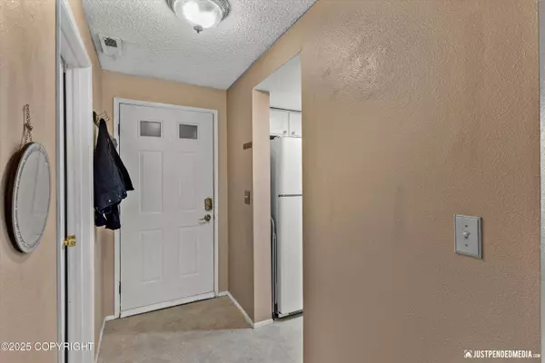 10283 Jamestown DR 804, Anchorage, AK 99507