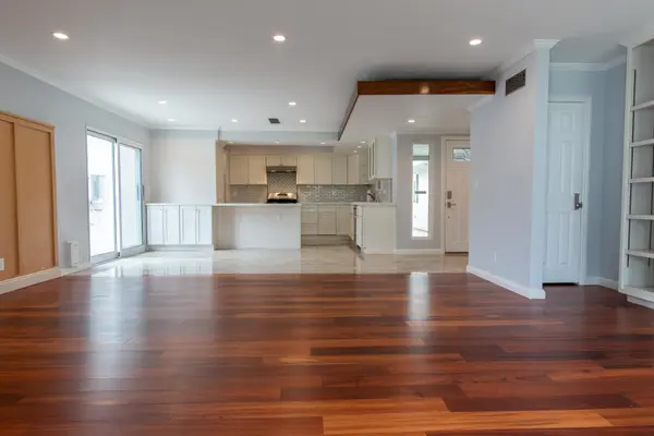 1108 Palmer Ave, Camarillo, CA 93010-4639