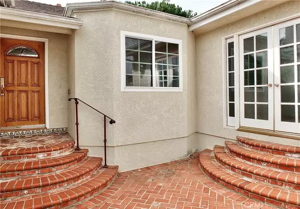 6040 W 76th ST, Los Angeles, CA 90045