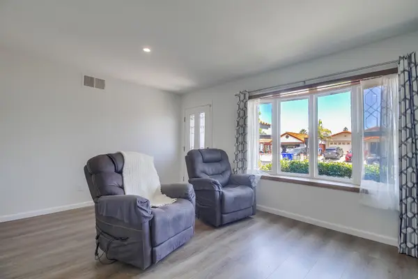 7460 Kamwood St, San Diego, CA 92126-5128