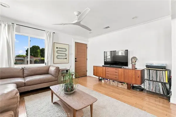 3855 E Wilton, Long Beach, CA 90804