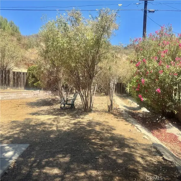 22465 Los Rogues, Saugus, CA 91350