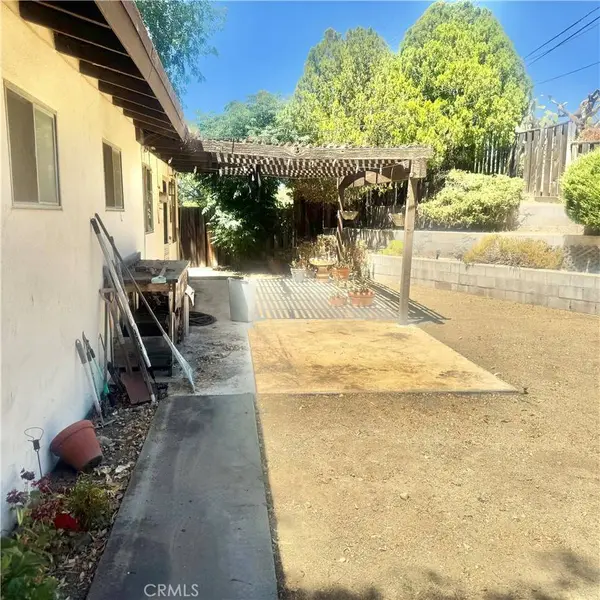 22465 Los Rogues, Saugus, CA 91350