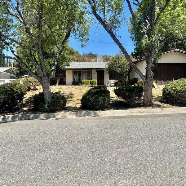 22465 Los Rogues, Saugus, CA 91350