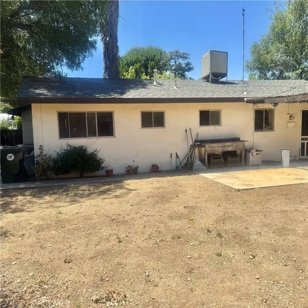 22465 Los Rogues, Saugus, CA 91350