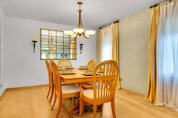 315 N Wille ST, Mount Prospect, IL 60056