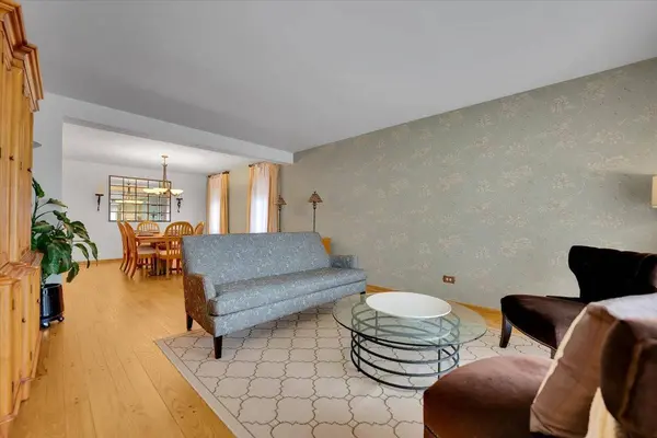 315 N Wille ST, Mount Prospect, IL 60056