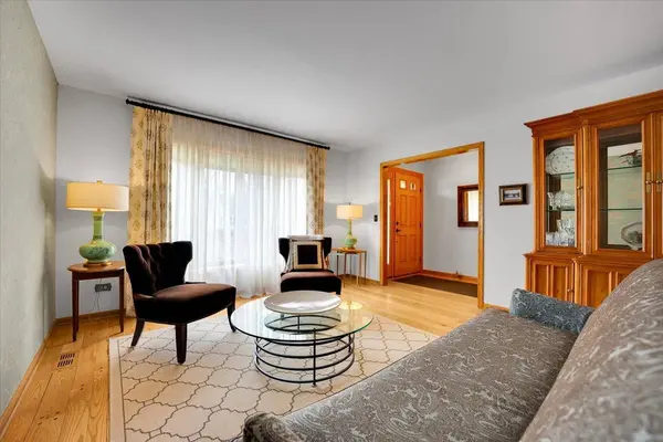 315 N Wille ST, Mount Prospect, IL 60056