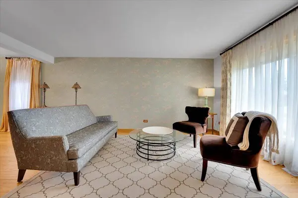 315 N Wille ST, Mount Prospect, IL 60056