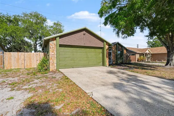 4105 SPRING WAY CIR, Valrico, FL 33596