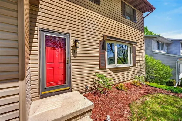 10 Flagstaff Court, Madison, WI 53719-2402