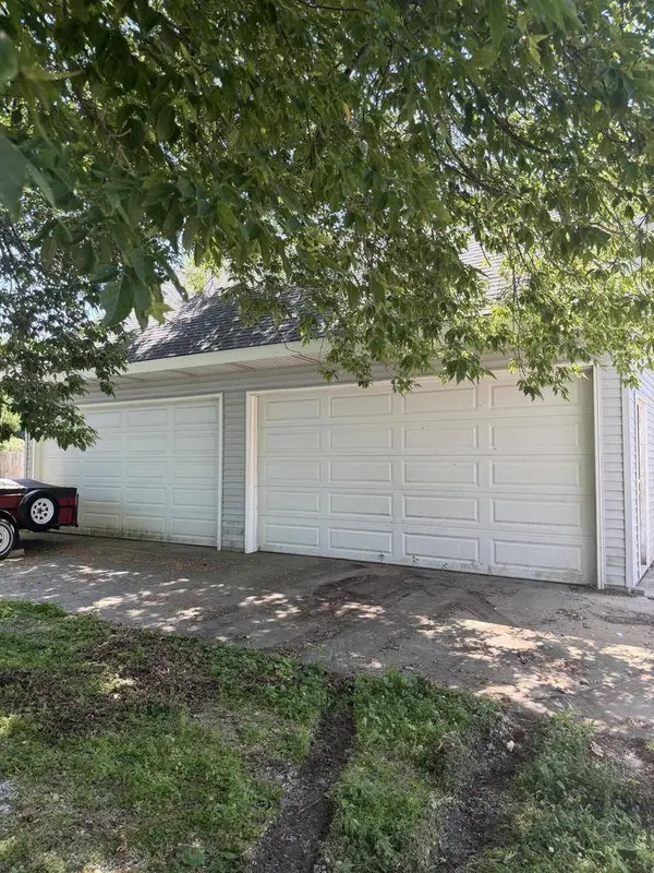 1331 E Saveland AVENUE, Milwaukee, WI 53207