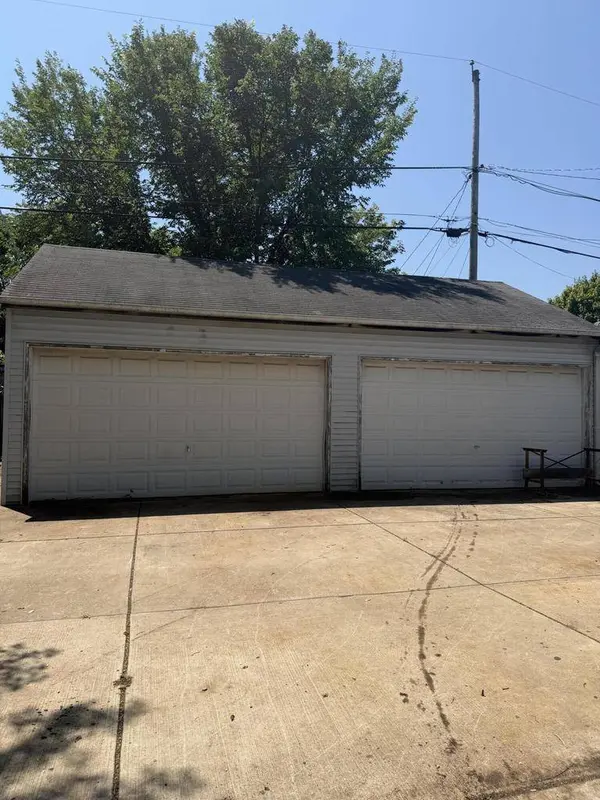 1331 E Saveland AVENUE, Milwaukee, WI 53207