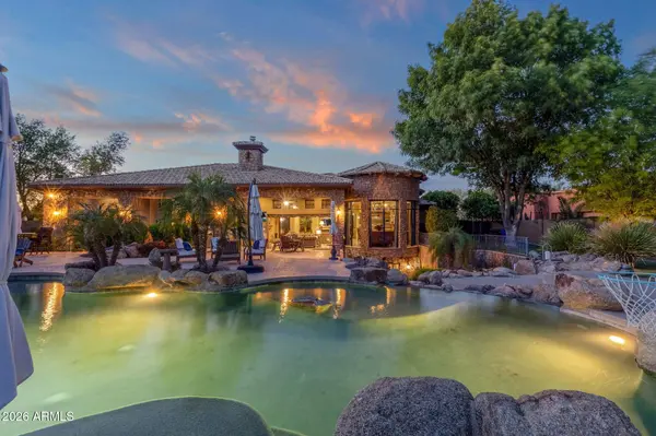 2529 E VAUGHN Court