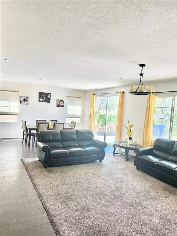 6974 Canterra WAY, Fontana, CA 92336