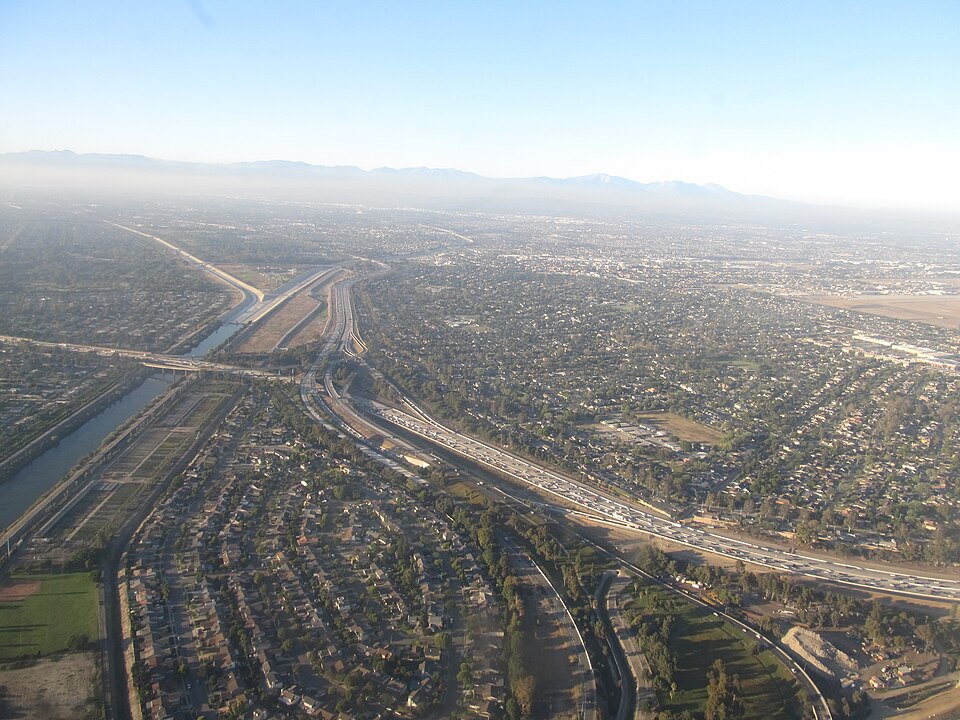 Junction_of_I-405_and_I-605_Near_Coyote_Creek,_Rossmoor,_California_(6013274625)