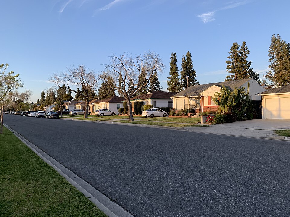 Neighborhood_in_Lakewood_California