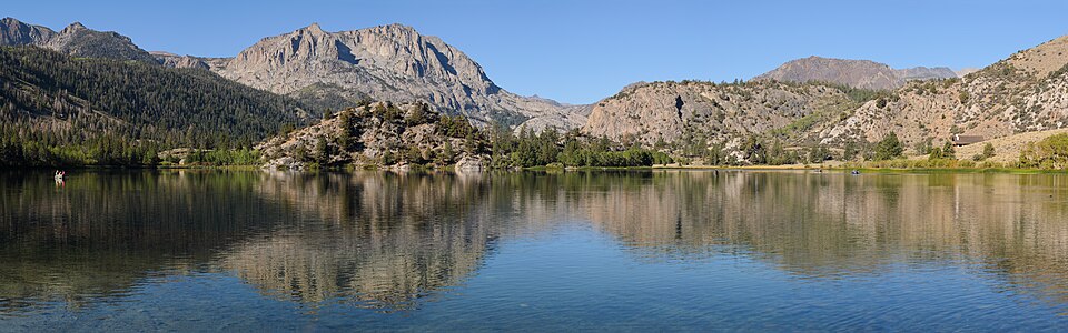 Gull_Lake_Mammoth_September_2016_panorama