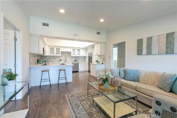 1221 Knollwood M4 47H, Seal Beach, CA 90740