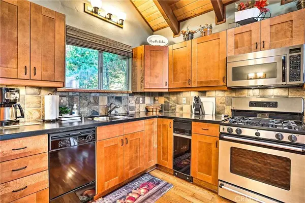 26637 Lake Forest DR, Twin Peaks, CA 92391