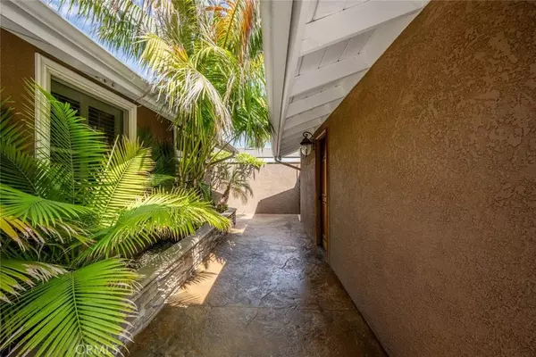 12831 Foster RD, Rossmoor, CA 90720