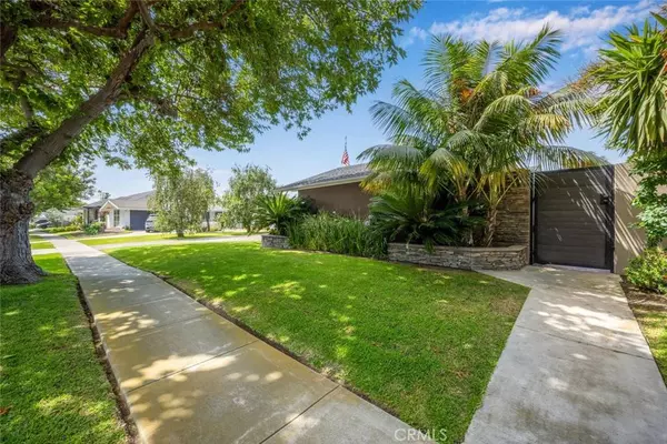 12831 Foster RD, Rossmoor, CA 90720