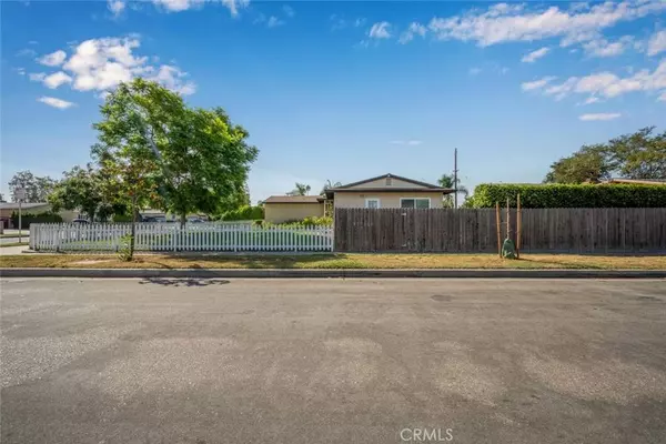 1001 Nicklett AVE, Fullerton, CA 92833