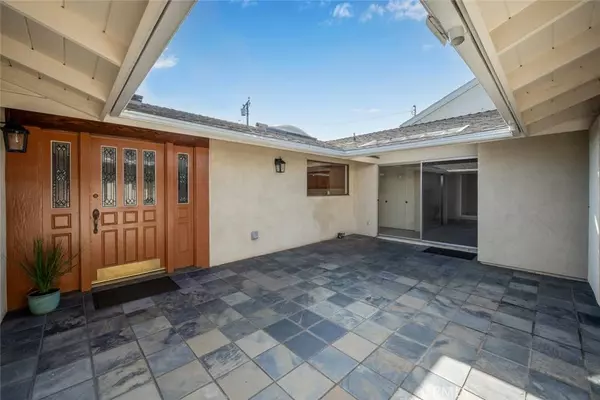 11272 Wembley RD, Rossmoor, CA 90720