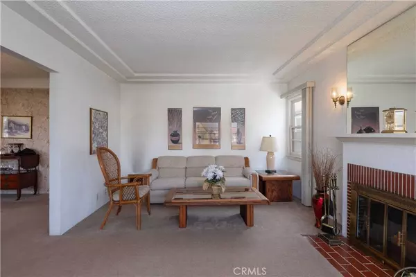 2040 W 82nd ST, Los Angeles, CA 90047