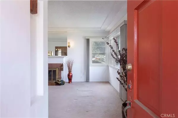 2040 W 82nd ST, Los Angeles, CA 90047