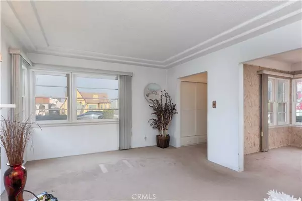 2040 W 82nd ST, Los Angeles, CA 90047