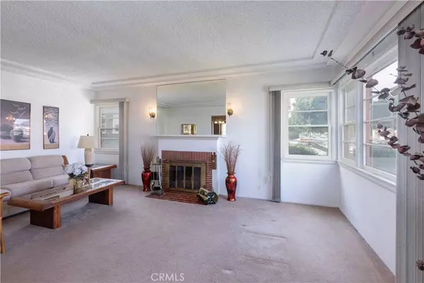 2040 W 82nd ST, Los Angeles, CA 90047