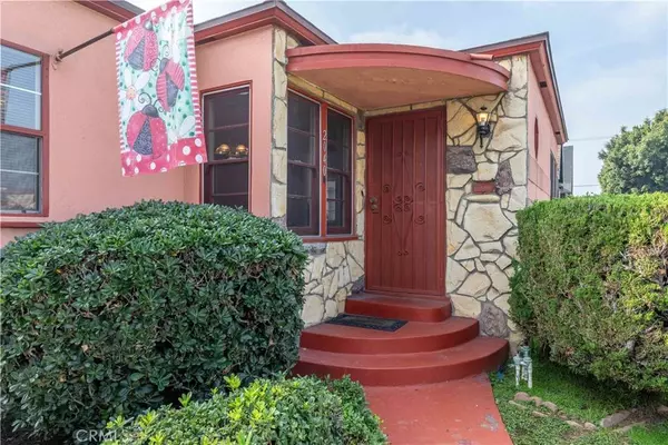 2040 W 82nd ST, Los Angeles, CA 90047