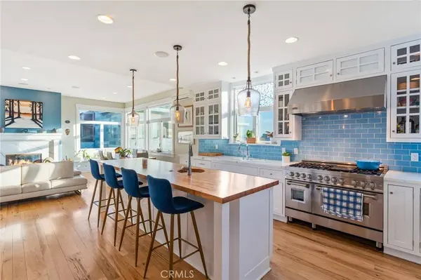 11 67th PL, Long Beach, CA 90803
