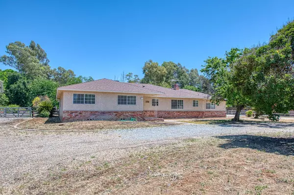 7820 N Fancher RD, Clovis, CA 93619