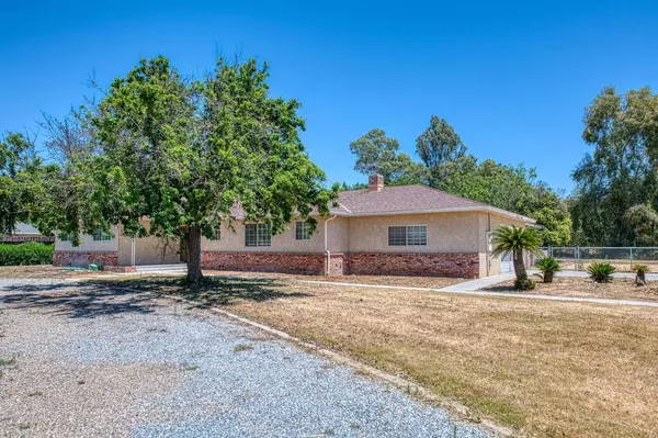 7820 N Fancher RD, Clovis, CA 93619