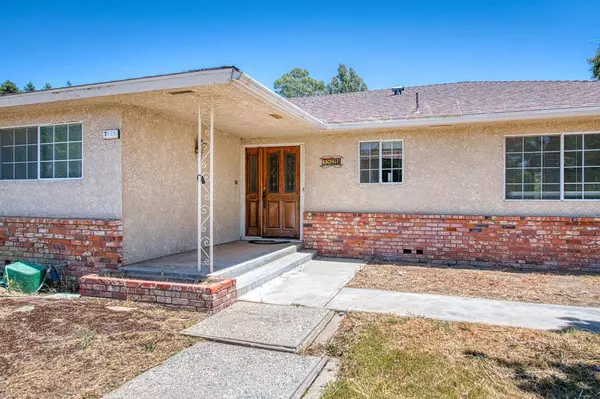 7820 N Fancher RD, Clovis, CA 93619