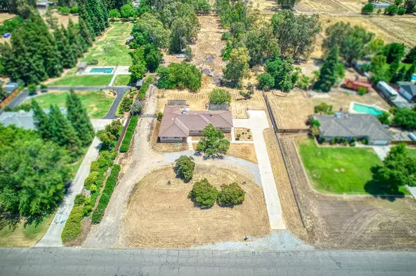 7820 N Fancher RD, Clovis, CA 93619