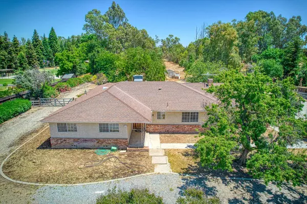 7820 N Fancher RD, Clovis, CA 93619