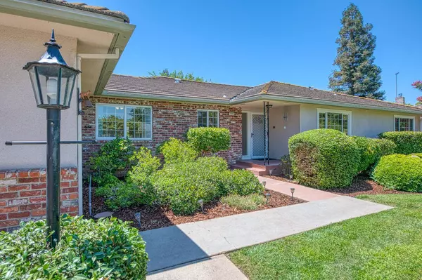 1445 Ellery, Fresno, CA 93711