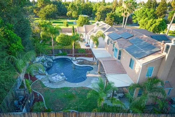 970 N Orangewood AVE, Clovis, CA 93611