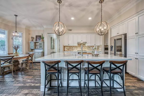 970 N Orangewood AVE, Clovis, CA 93611