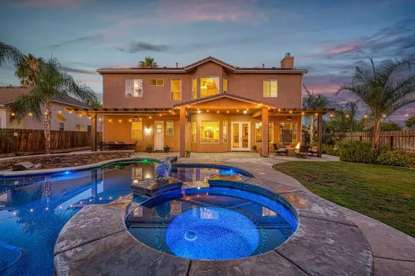 970 N Orangewood AVE, Clovis, CA 93611